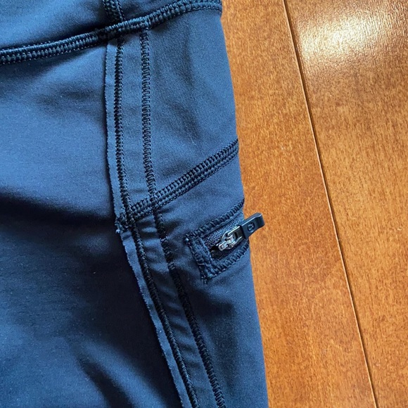 ✨ Lululemon Slash Pocket Raw Hem 17” Crop Black - Picture 3 of 9